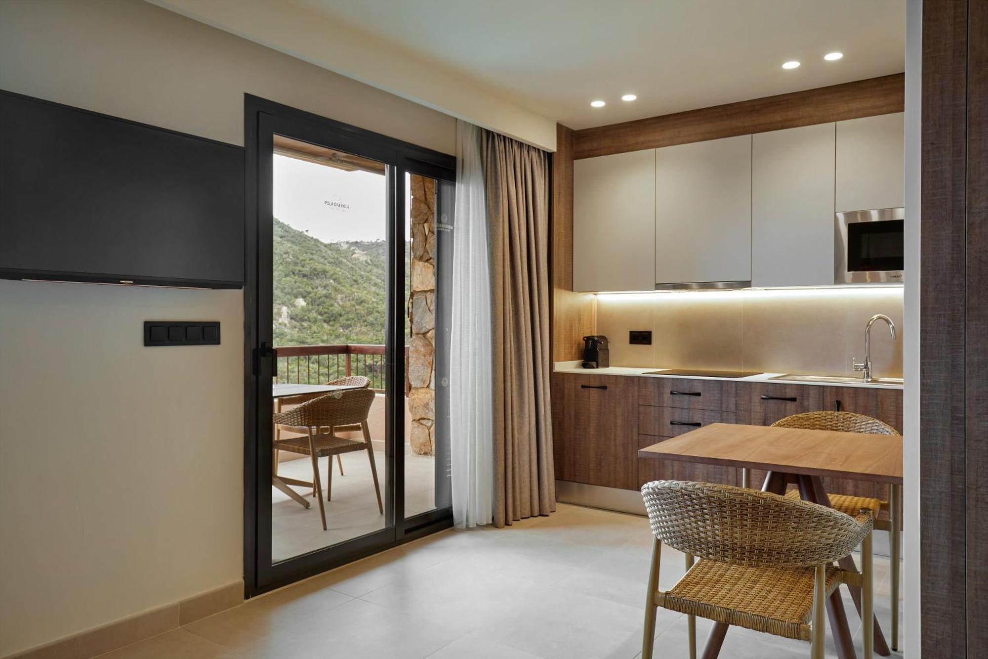 Suite Junior ZEL con cocina y vistas al jardín