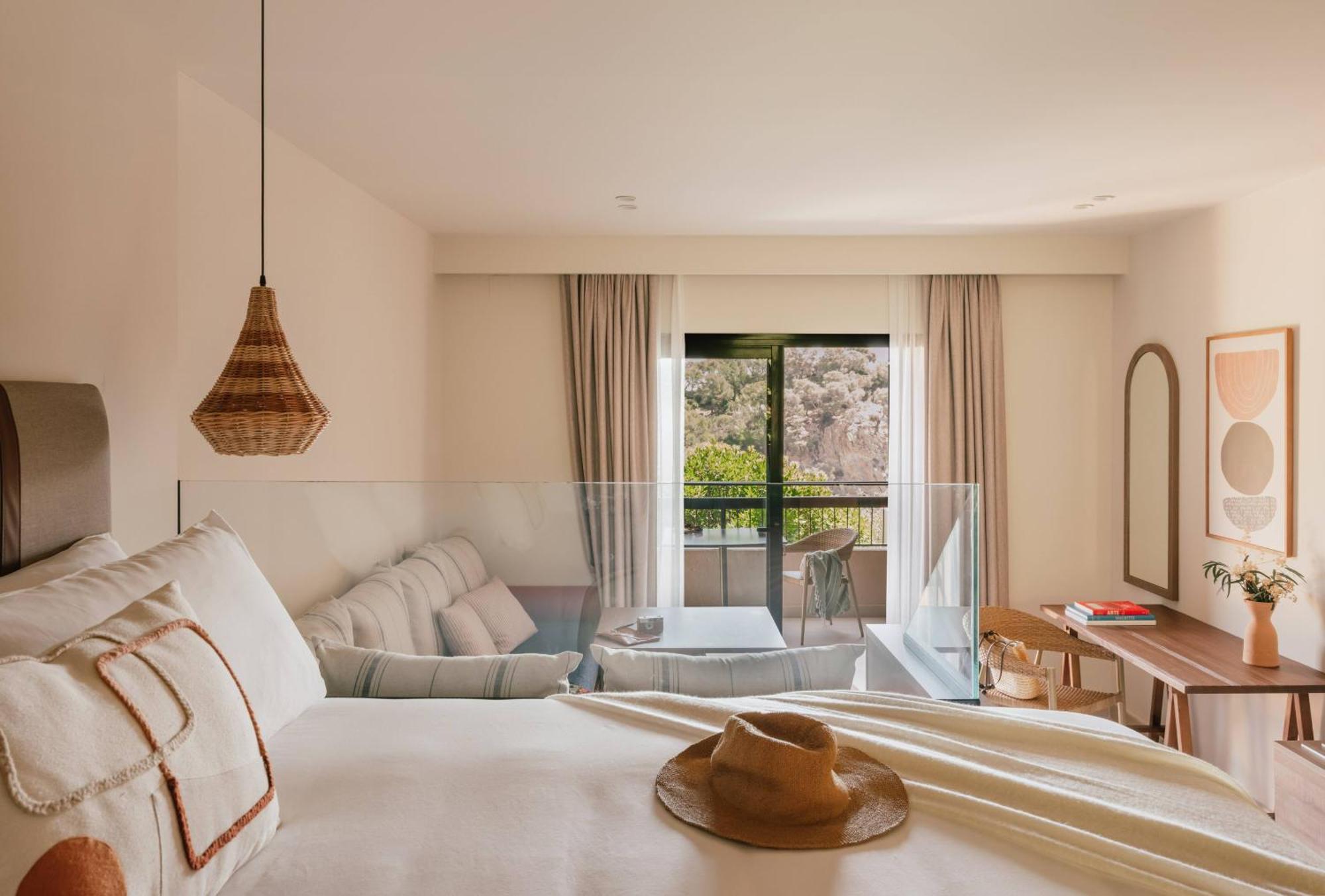 Suite Junior ZEL con vistas al jardín