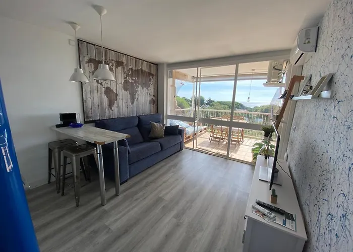 Romantic Apartment With Sea Views In Castell-Platja d’Aro