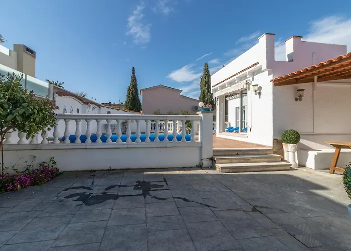 Goldhome - Montgri - Piscina Climatizada Ampuriabrava con Piscina