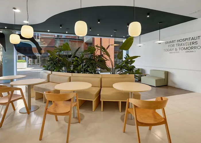 Roses Hotels near Girona-Costa Brava Airport (GRO)