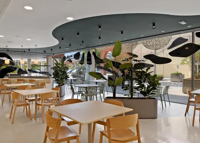 Roses Hotels near Girona-Costa Brava Airport (GRO)