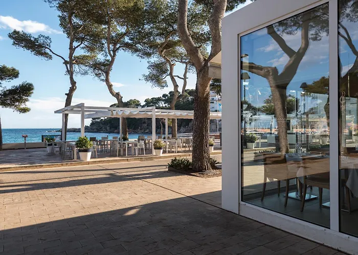 Llafranc hotels near Carrer de Aigua Xelida