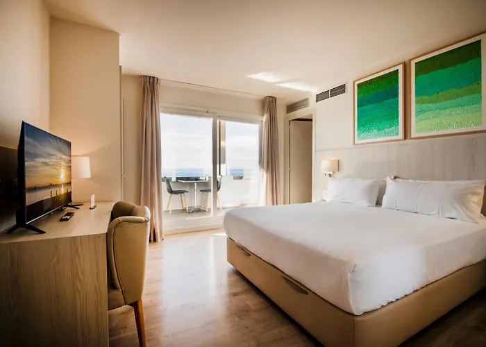 Roses hotels near Parroquia de Santa Maria