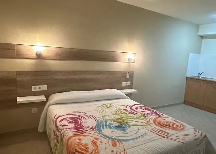 Aparthotel /Apartamentos Turísticos Raquel's Sant Pere Pescador
