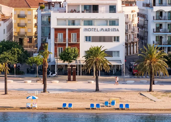 Roses hotels near Parroquia de Santa Maria