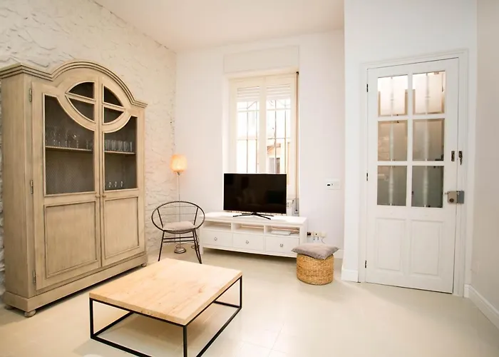 Moll House, The Hostel Palamós