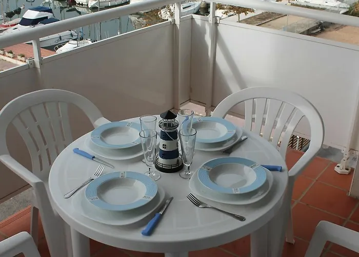 Port Canigo Apartments Roses